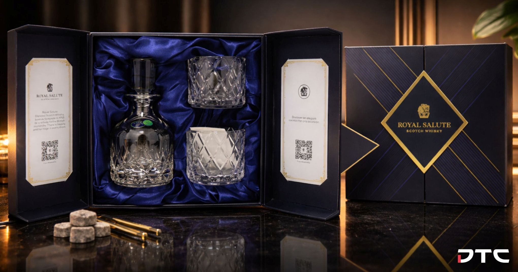 Bộ Quà Tặng Bình Đựng Rượu Royal Salute – Hộp Quà Và Bộ Ly Thủy Tinh Thiết Kế Riêng, Lý Tưởng Cho Những Dịp Tặng Quà Cao Cấp